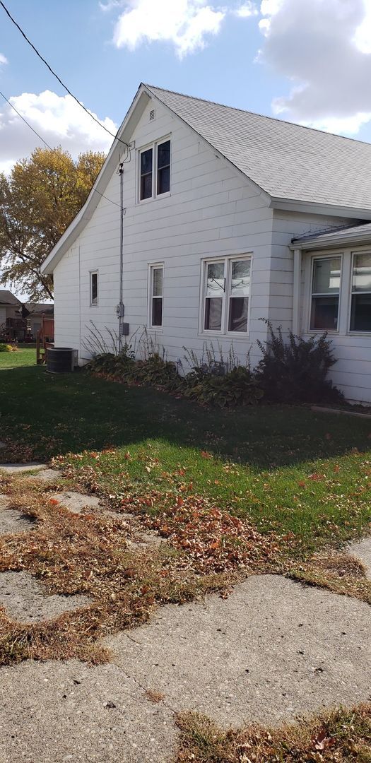 Building Photo - FOR RENT- 510 1st St- Parkersburg *PETS OK*