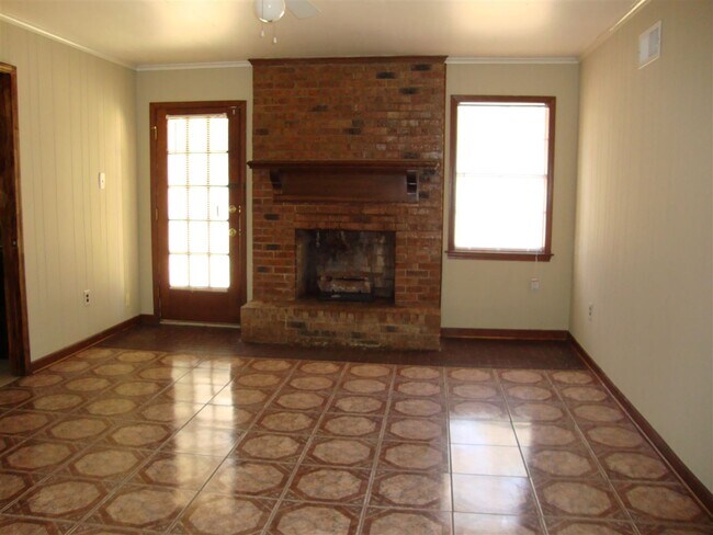 Foto del edificio - 1381 Greenland Rd