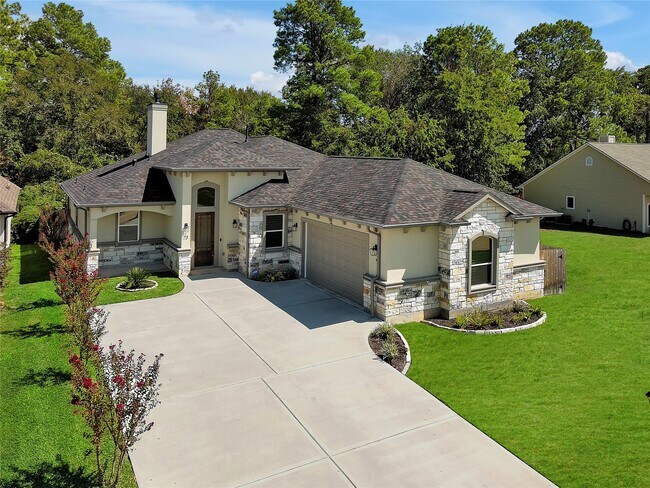 Building Photo - 73 Wyndemere Dr