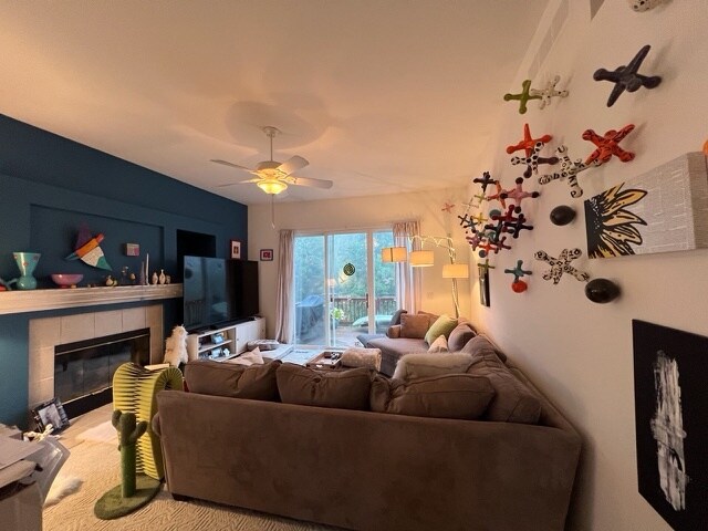 Foto del edificio - 3234 Chamberlain Cir