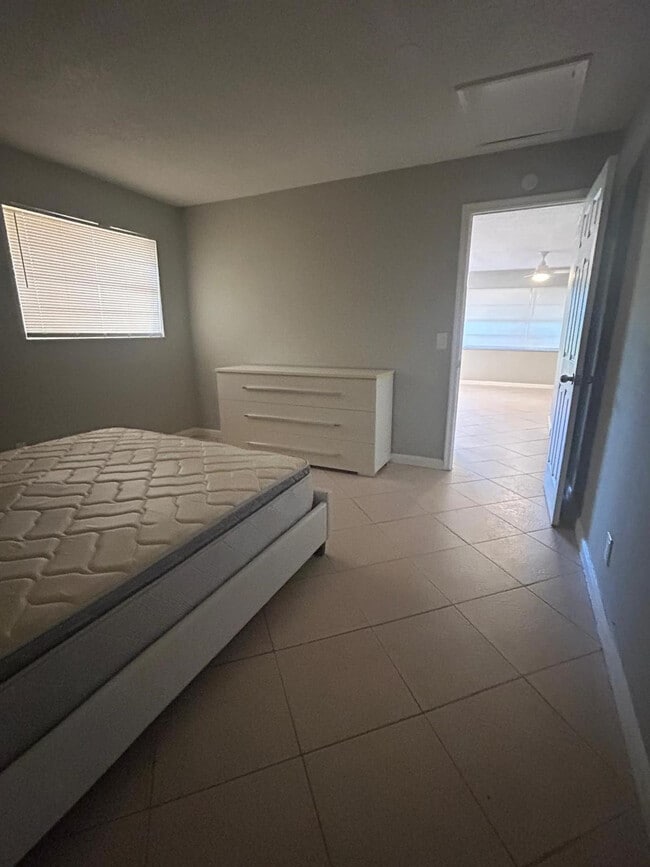 Building Photo - 3109 NW 2nd Terrace