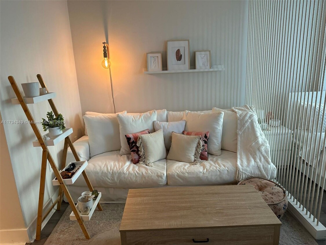 Foto principal - 10275 Collins Ave
