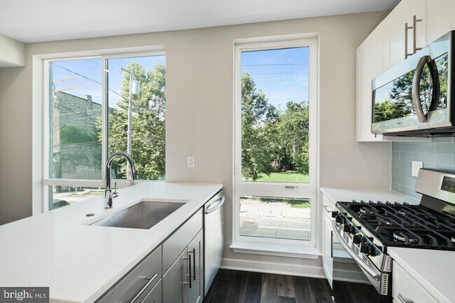Foto del edificio - 2409 Ridge Ave