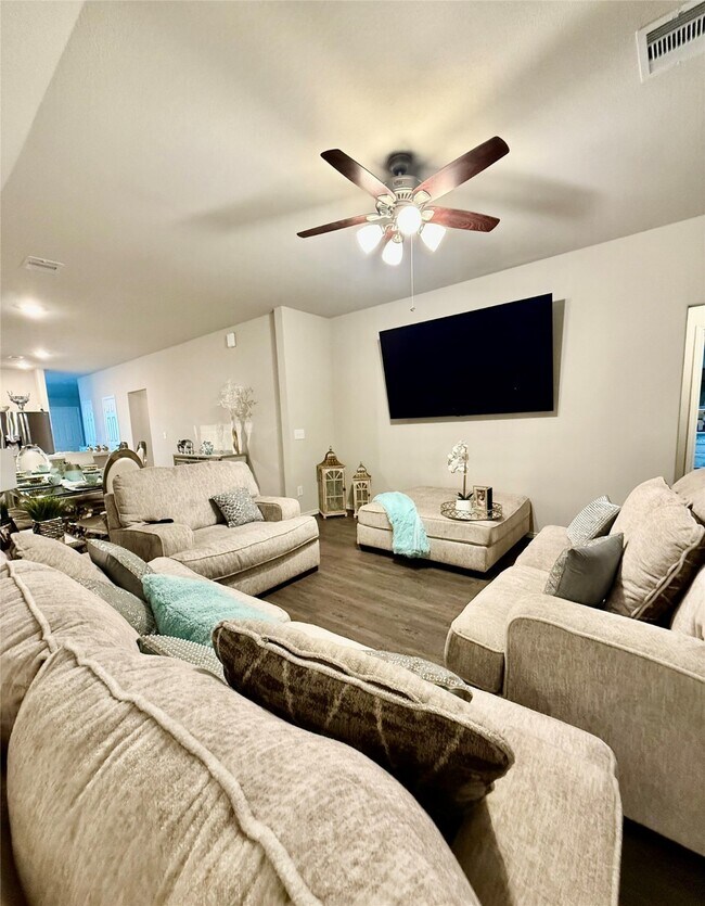 Building Photo - 9921 Spg Crk Rd