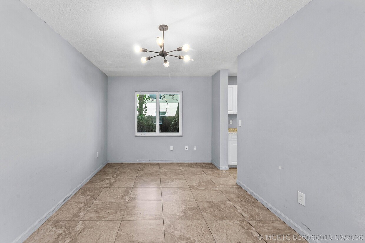 Foto del edificio - 13793 Yarmouth Dr
