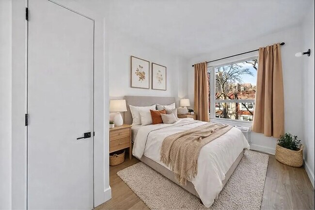 Building Photo - 1042 President St