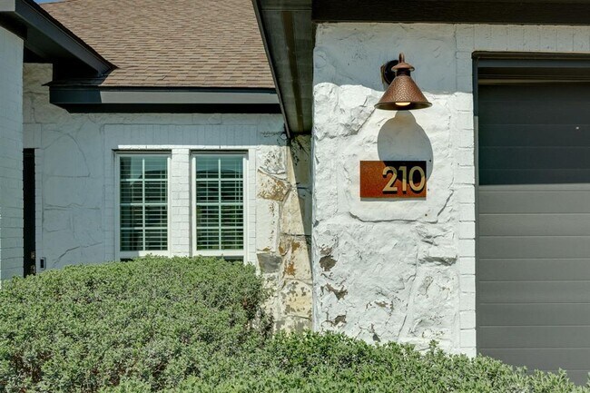Foto del edificio - 210 S Meadowlark St