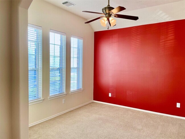 Foto del edificio - 17810 Serene Shore Dr