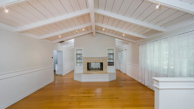 Building Photo - 755 Arroyo Rd
