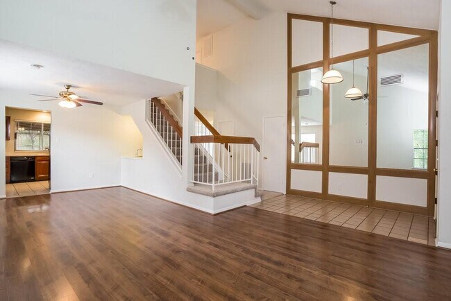 Foto del edificio - 9758 Overmead Dr