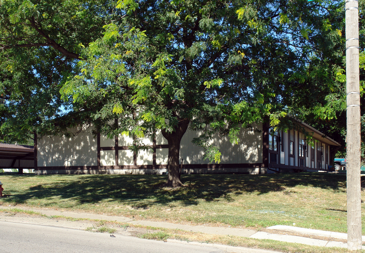 Building Photo - 4909 N Detroit Ave