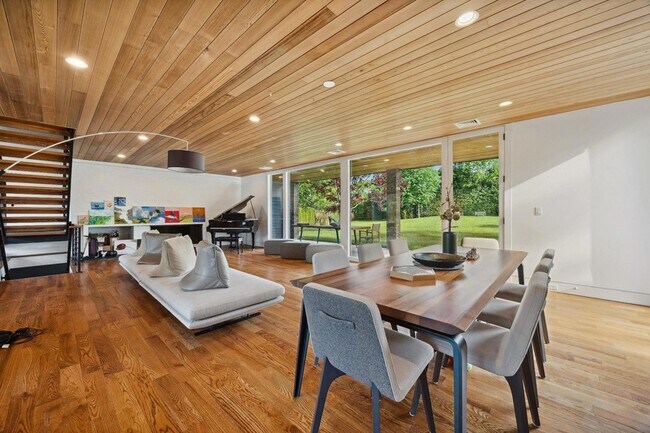 Foto del edificio - 50 Sheldrake Rd