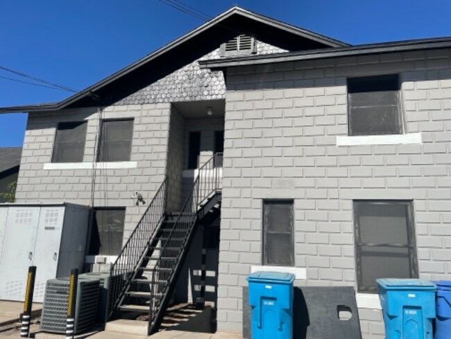 Building Photo - 925 E McKinley St