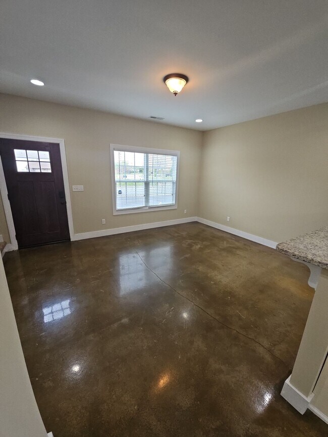 Building Photo - 373 E Jere Whitson Rd