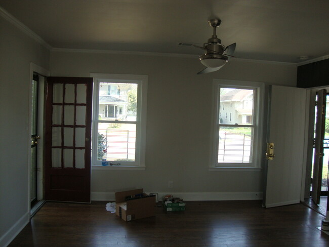 Foto del edificio - * Peabody 2br 1 bath duplex*