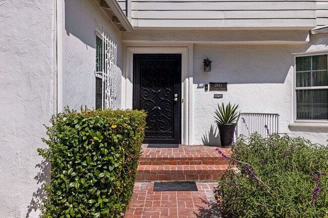Building Photo - Stunning, remodeled rental in Historic Fra...