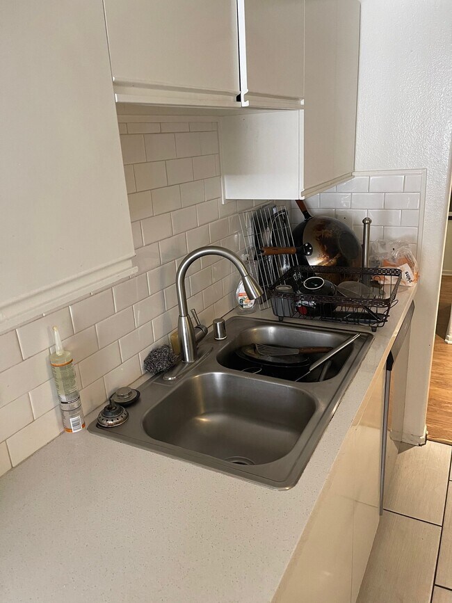 Foto del edificio - 4417 Hazeltine Ave