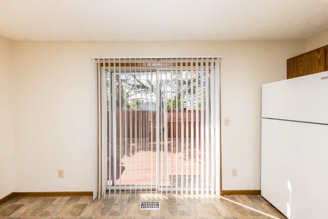 Building Photo - 818 Annagladys Dr