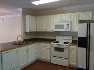Building Photo - Condo on Westside - Available February