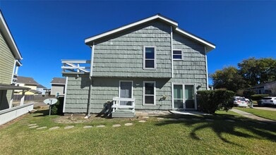 Building Photo - 135 April Point Dr N