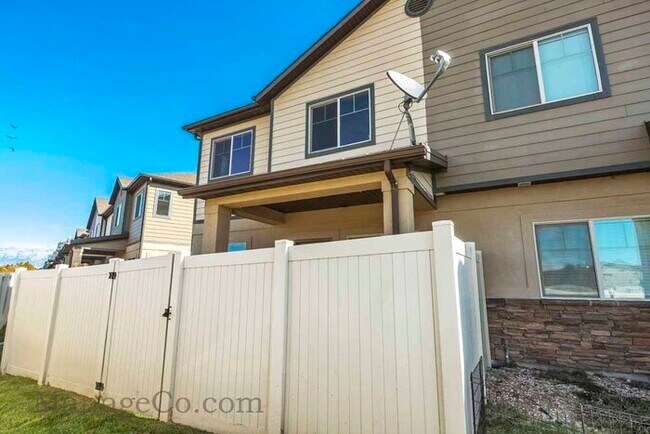 Foto del edificio - Spacious Orem Townhouse