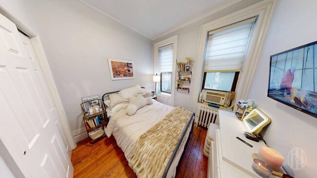 Foto del edificio - 221 E 83rd St