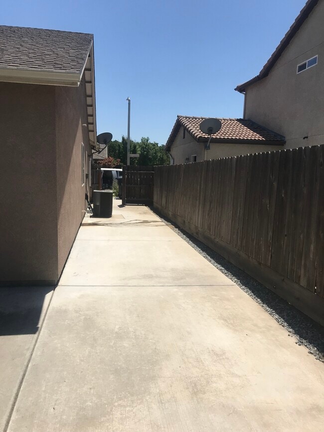 Building Photo - 4734 W Reese Ave