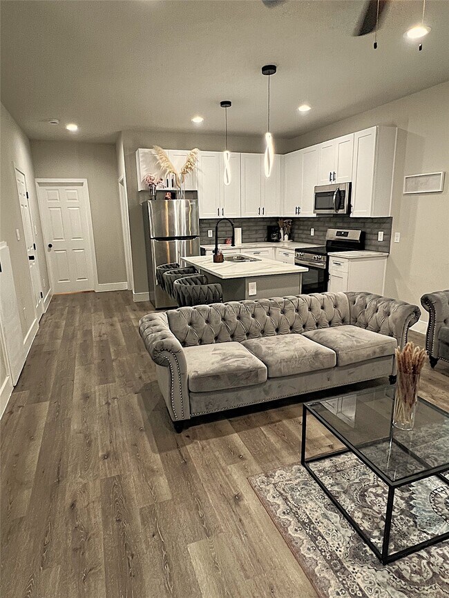 Foto del edificio - 19106 Sears Dr