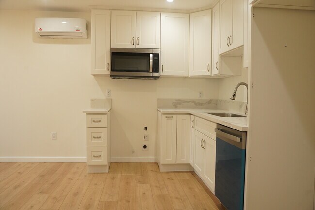 Foto del edificio - 12149 Alondra Blvd