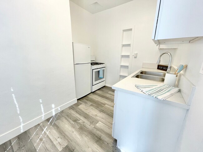 Foto del edificio - 1247 Ingraham St