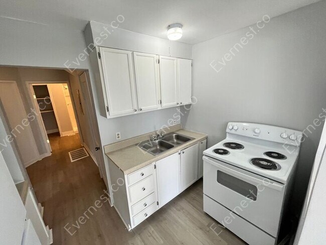 Foto del edificio - 413 N Moore Rd