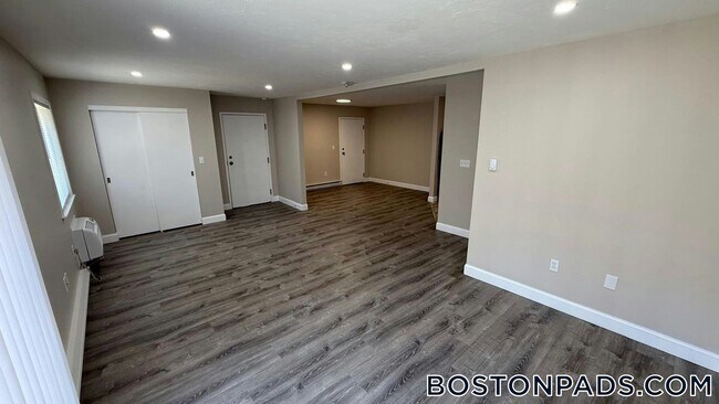 Building Photo - 310 Thompson Rd