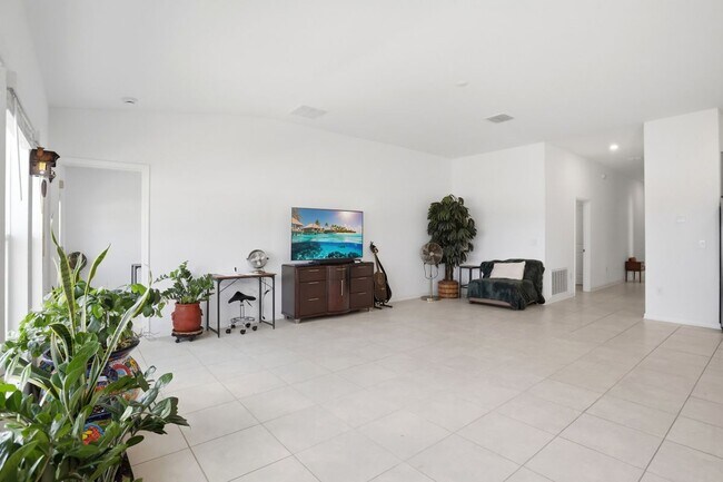 Building Photo - 740 Trotters Dr