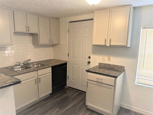 Foto del edificio - 3214 Hutchins St