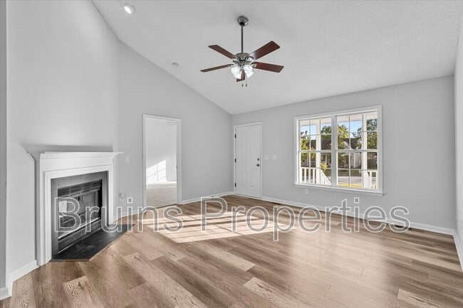 Photo - 3011 Butterwood Dr House