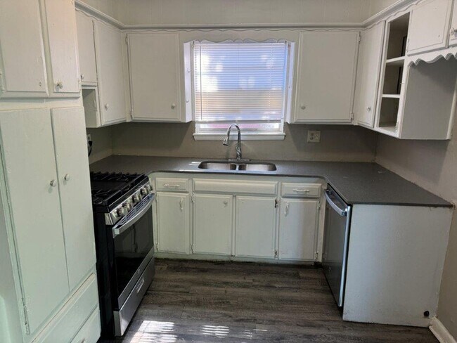 Foto del edificio - 4 bed Garage conversion in Okc