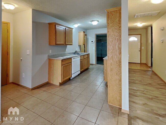 Building Photo - 1116 S Saratoga Ave