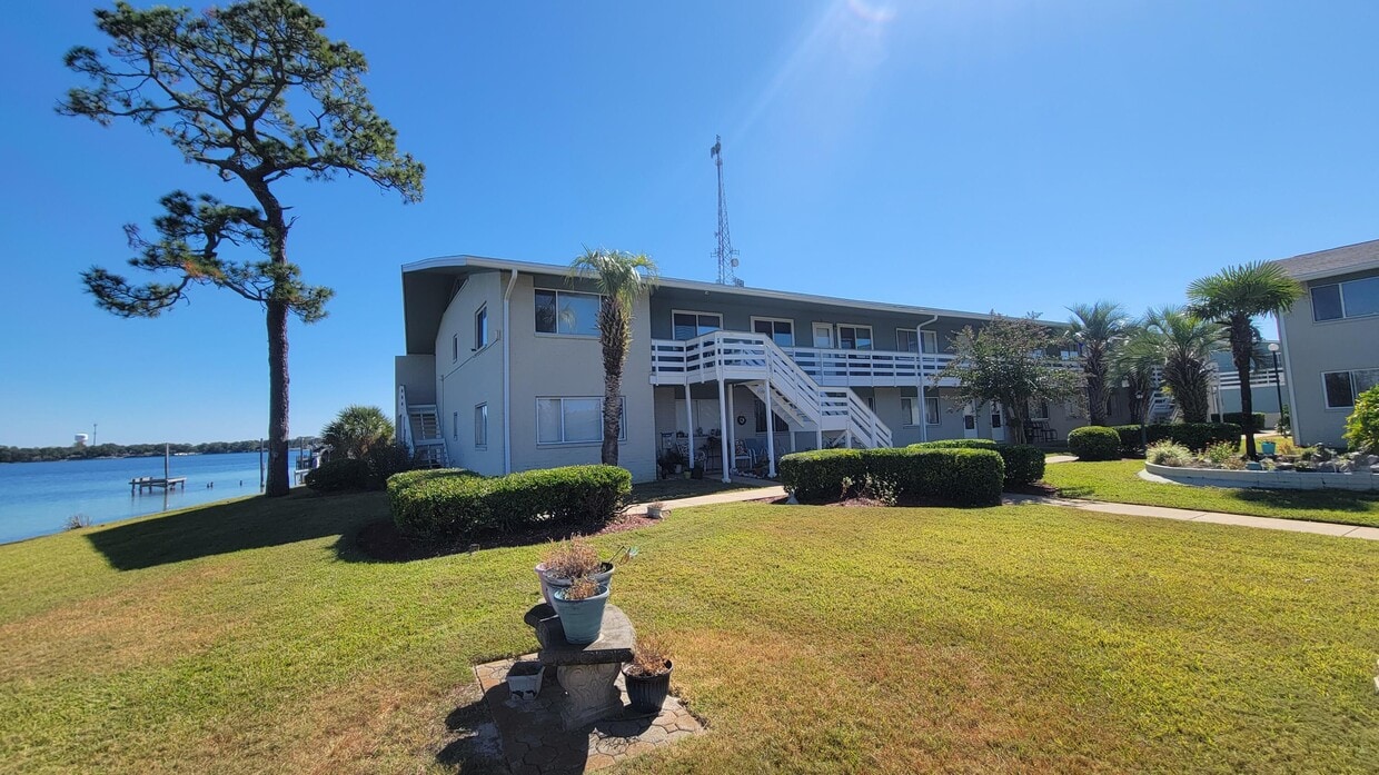 726 Eglin Pkwy NE Unit 5A, Fort Walton Beach, FL 32547 Condo for Rent