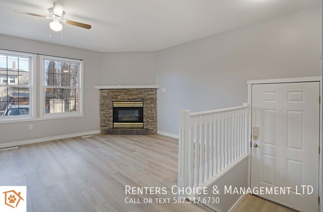 Building Photo - Recently Renovated Pet Friendly Townhouse ...