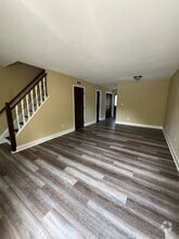 Building Photo - 312 Rainbow Dr