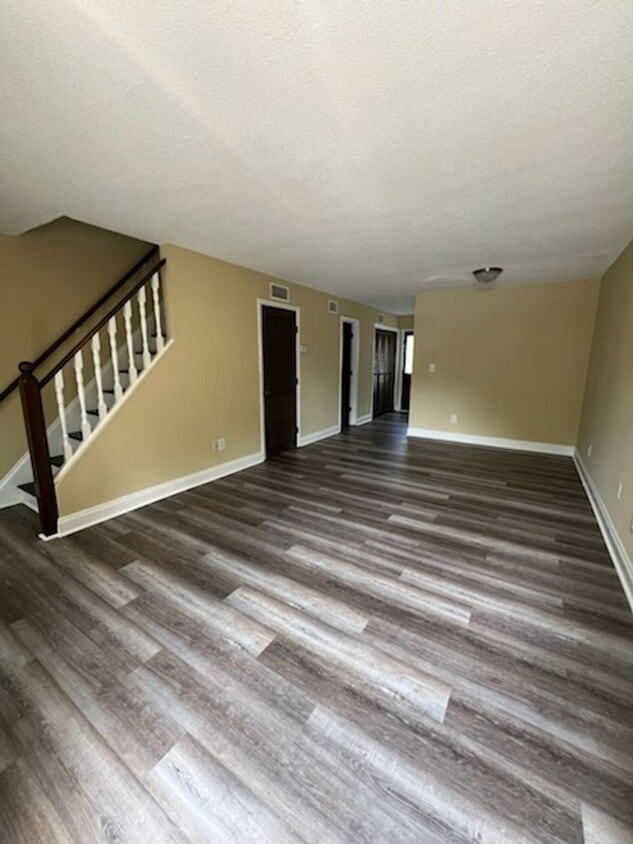 Renovated Townhouse - Renovated  Townhouse