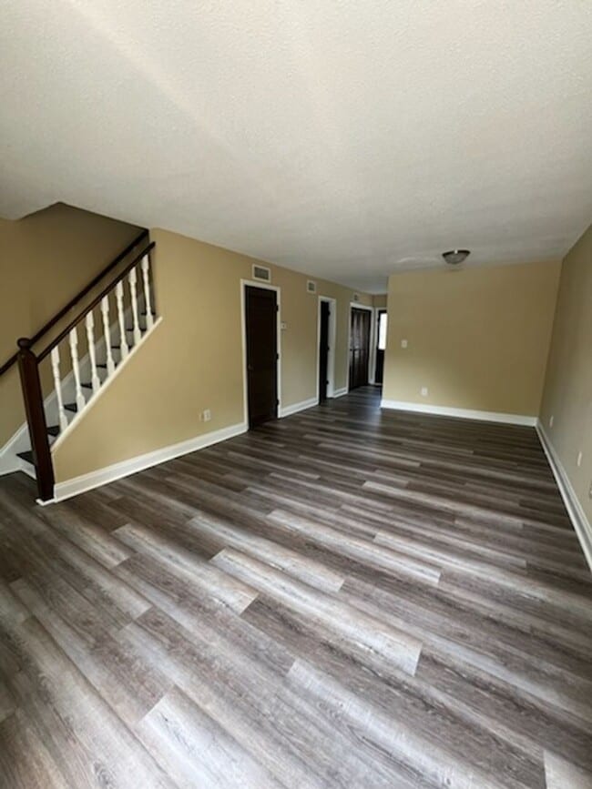 Building Photo - 312 Rainbow Dr