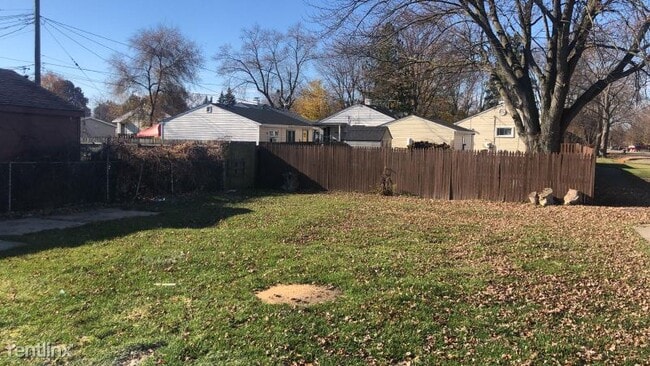 Building Photo - 3 br, 1 bath House - 8208 Oak St