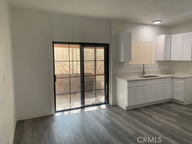 Building Photo - 1514 S Bentley Ave