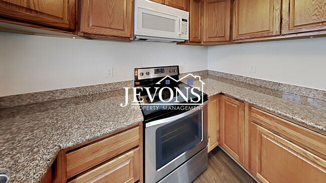 Foto del edificio - Charming duplex in a walkable location near the University of Puget Sound