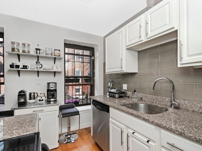 Building Photo - 15 Medford St