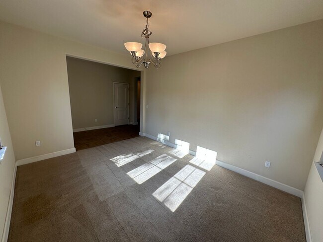 Building Photo - Beautiful 4 bedroom 3 full bath home in Mountain House