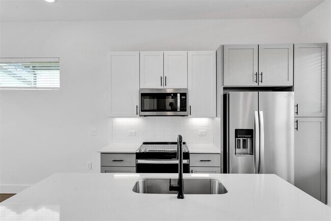 Building Photo - 1408 Forward Dr