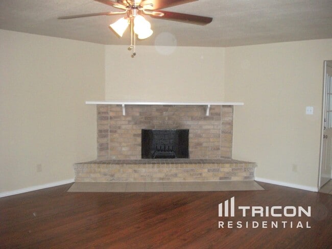 Building Photo - 9215 Sophora Dr