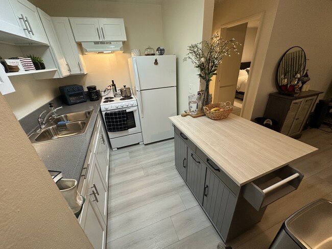 Building Photo - Reflections at Sepulveda